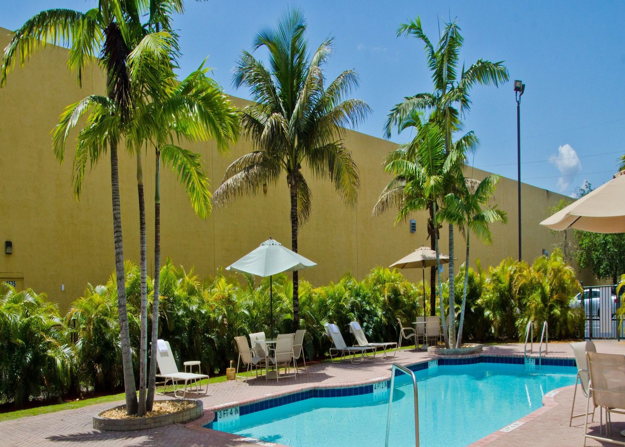 Best Western Plus Miami-Doral/Dolphin Mall Hotel Exterior photo