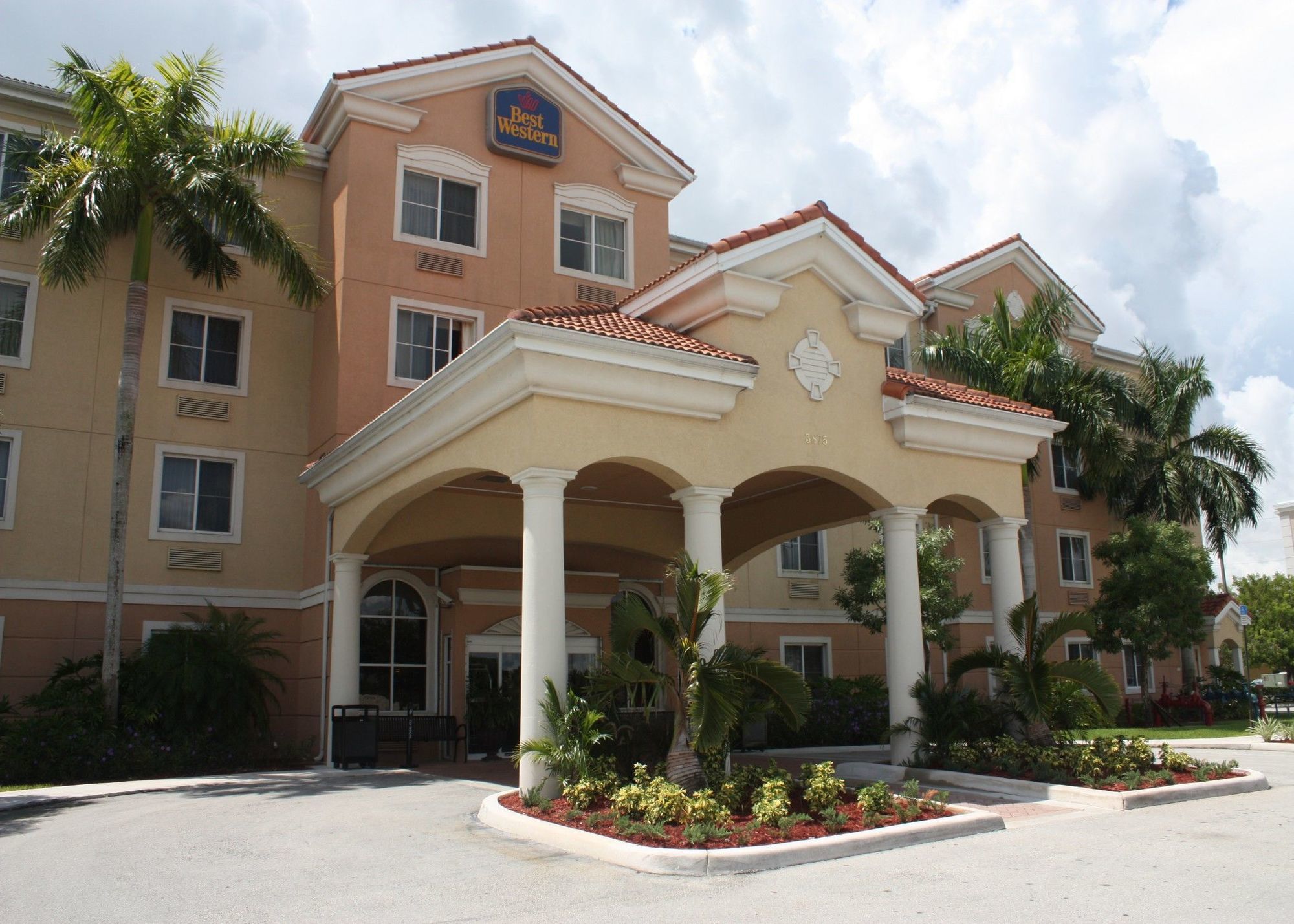 Best Western Plus Miami-Doral/Dolphin Mall Hotel Exterior photo