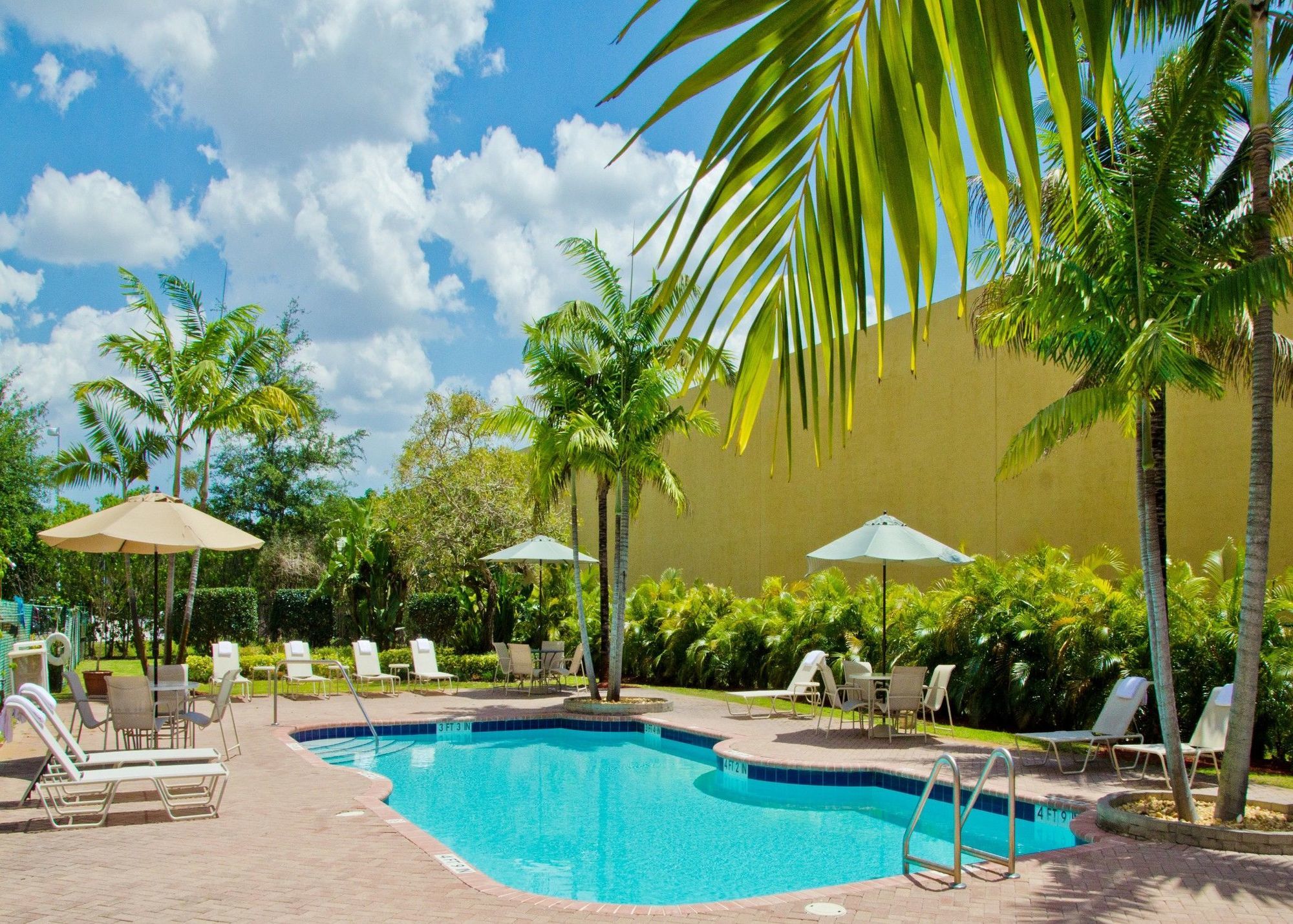 Best Western Plus Miami-Doral/Dolphin Mall Hotel Exterior photo